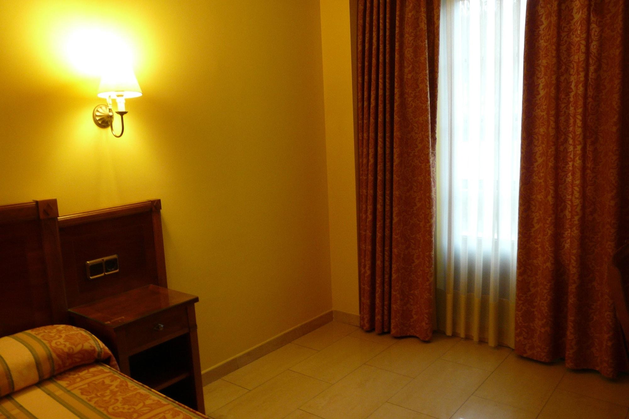 Idh Angel Hotel Oviedo Exterior photo