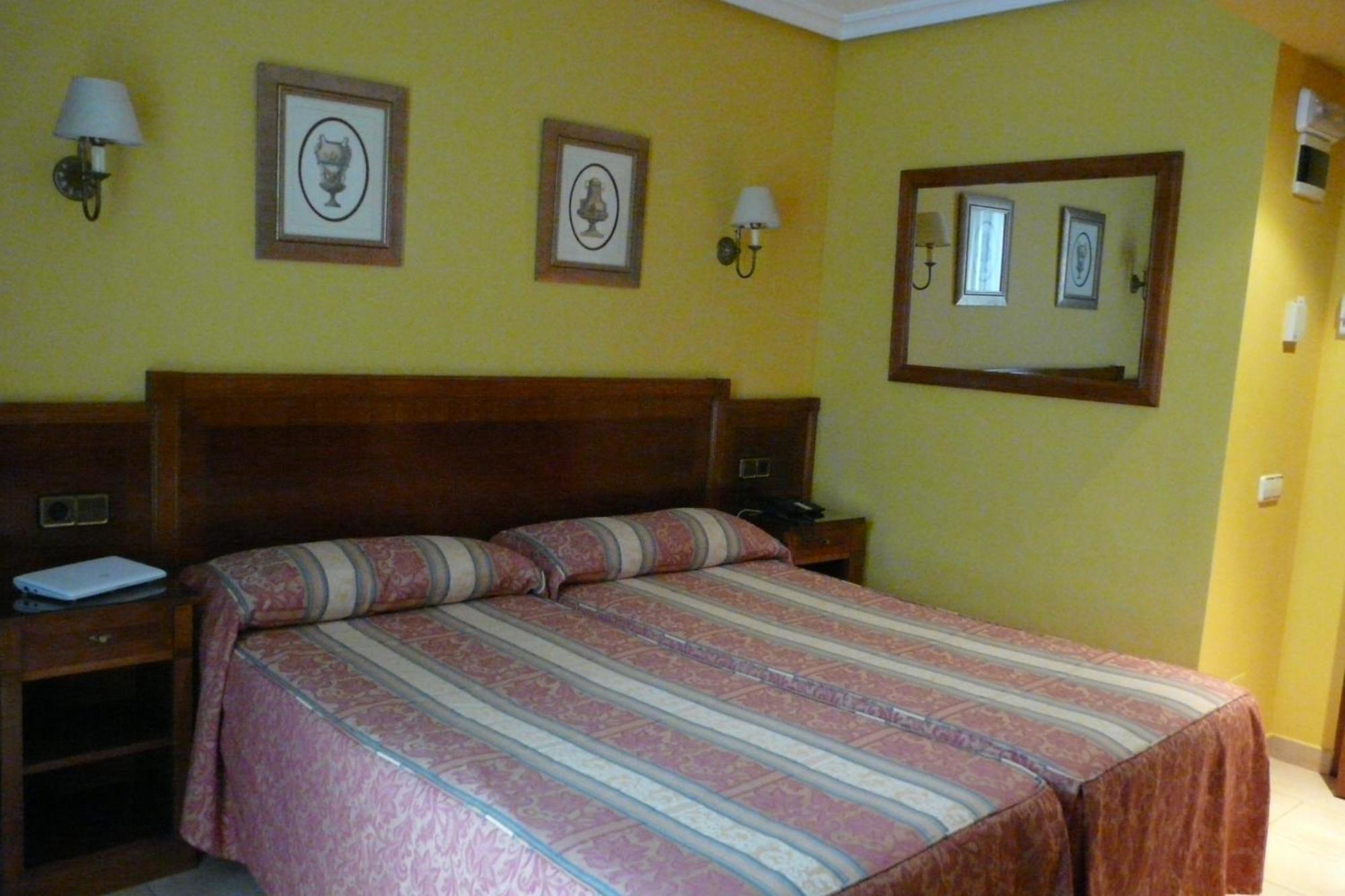 Idh Angel Hotel Oviedo Exterior photo